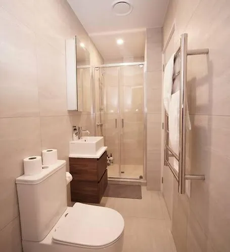 Deluxe Two-Bedroom Apartment