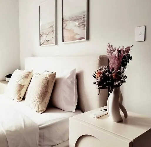 Deluxe Two-Bedroom Apartment